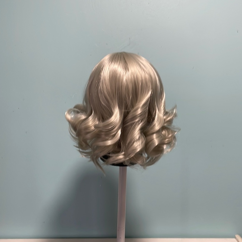 Silver platinum tosseled curl wig